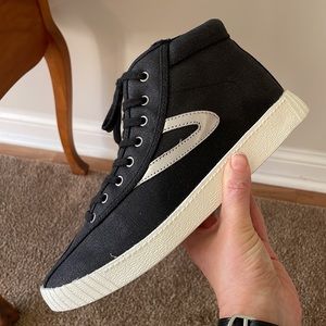 Tretorn WTNY Lite Hi black and silver sneakers size 8.5